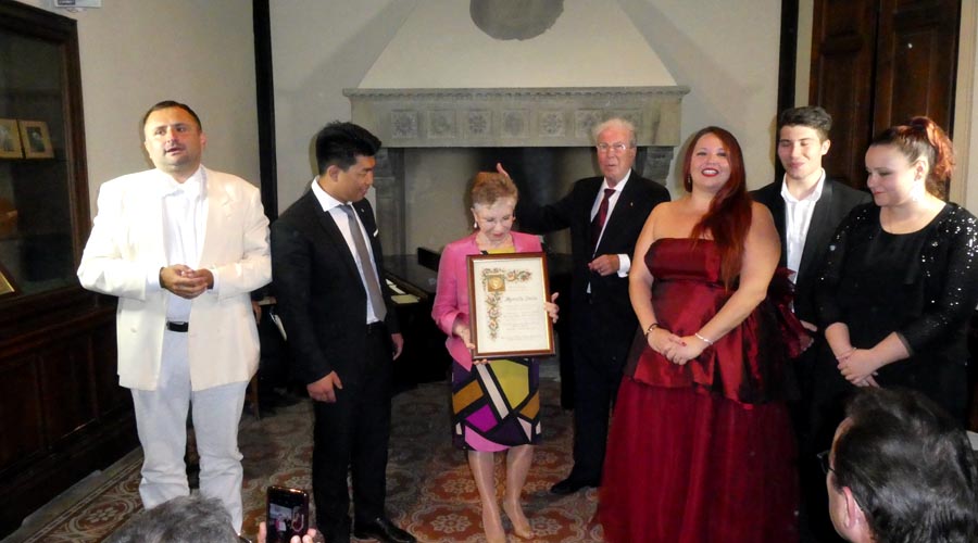 190910_Lastra_01_PremioCaruso2019_MariellaDevia_premiazione.JPG 190910_Lastra_01_PremioCaruso2019_MariellaDevia_premiazione.JPG