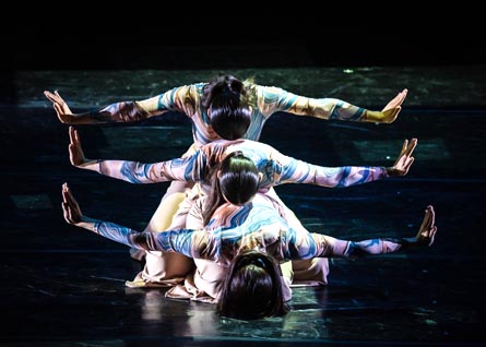 20250512_Ro_04_Flatlandia_Balletto_445x318_phNicolaBoschetti 20250512_Ro_04_Flatlandia_Balletto_445x318_phNicolaBoschetti
